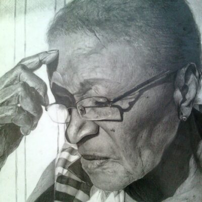 The pillar of silent strength and unconditional generosity of the grandmother. Ynes represents the invisible engine of the family, whose emotional resilience is an unshakable anchor in times of adversity.